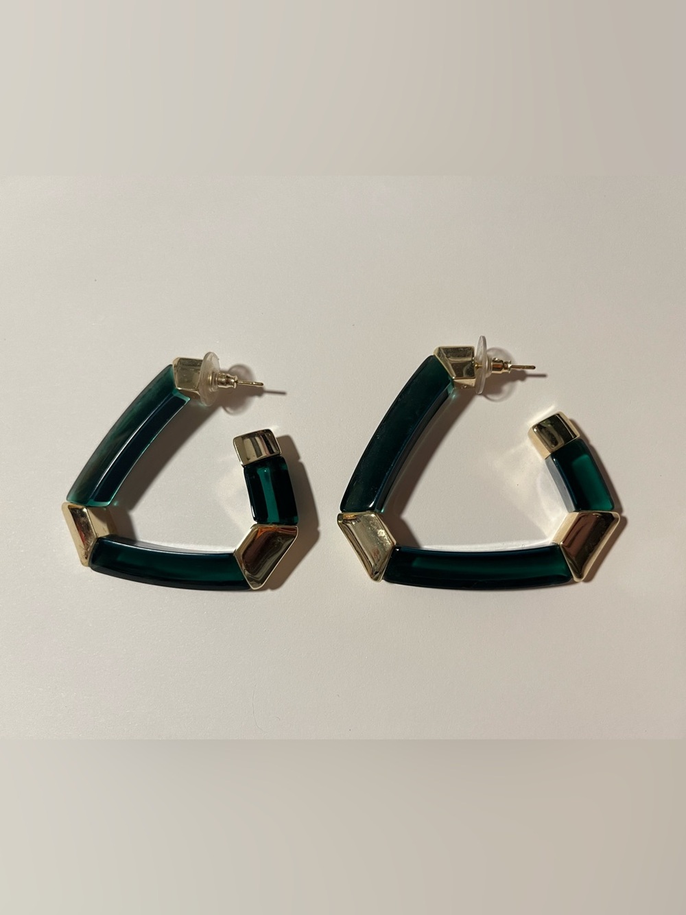 Kendra Scott Emerald Green Resin and Gold-Tone Angular Hoop Earrings